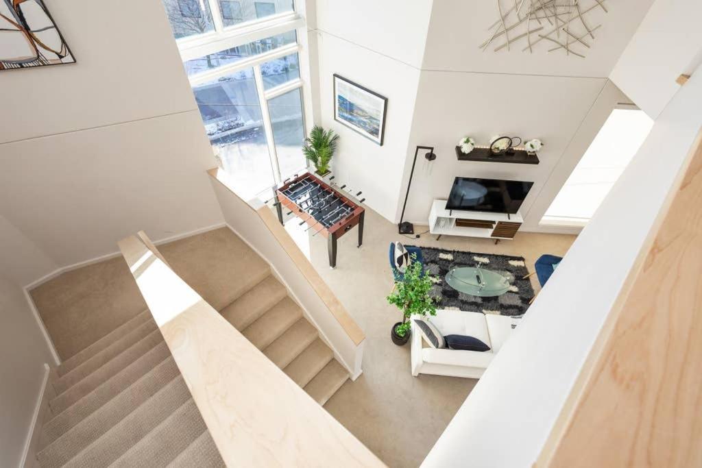 Upscale 3br Penthouse By Cozysuites Holiday home